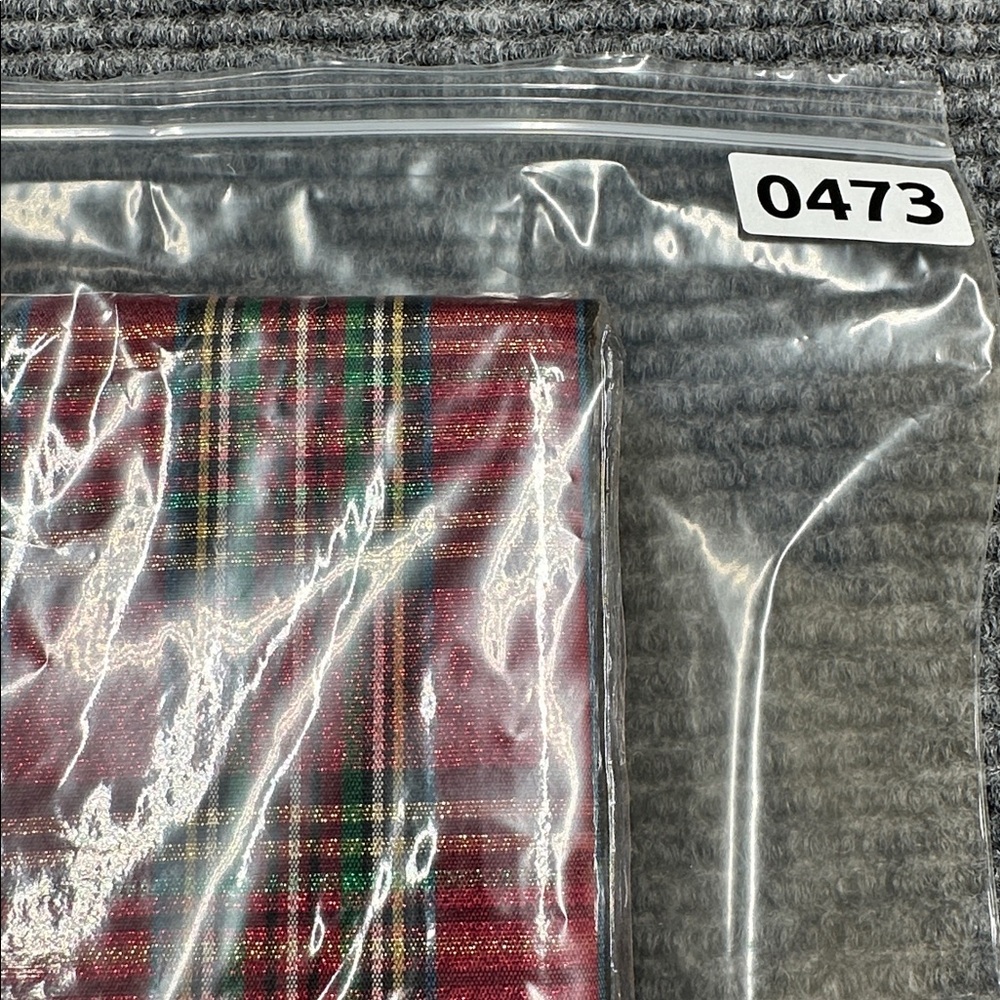 Lenox Holiday Nouveau Dazzle Table Cloth Metallic Tartan Plaid 60” x 102” - Picture 7 of 7